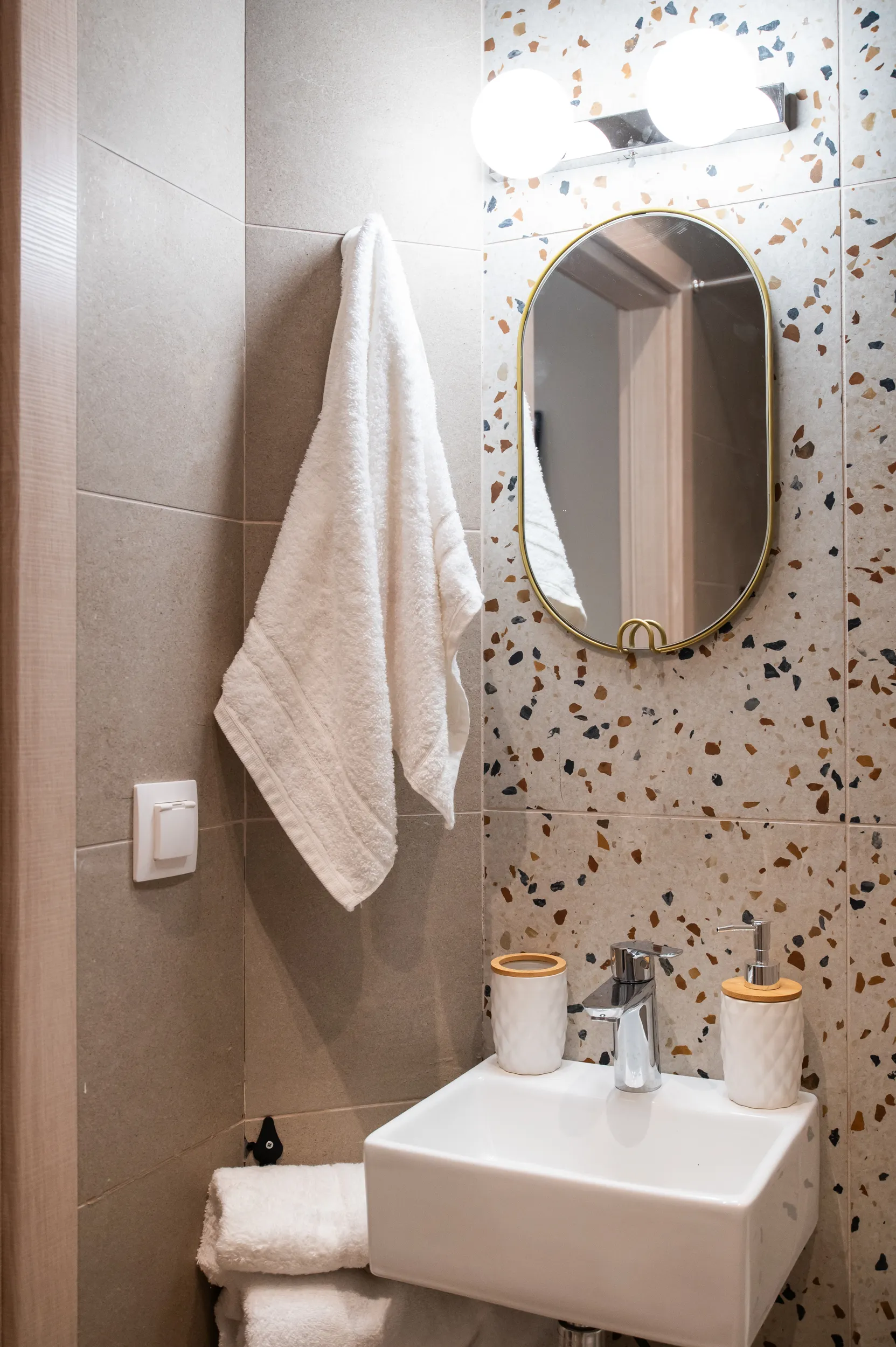 Laonikos Seaside Suite bathroom